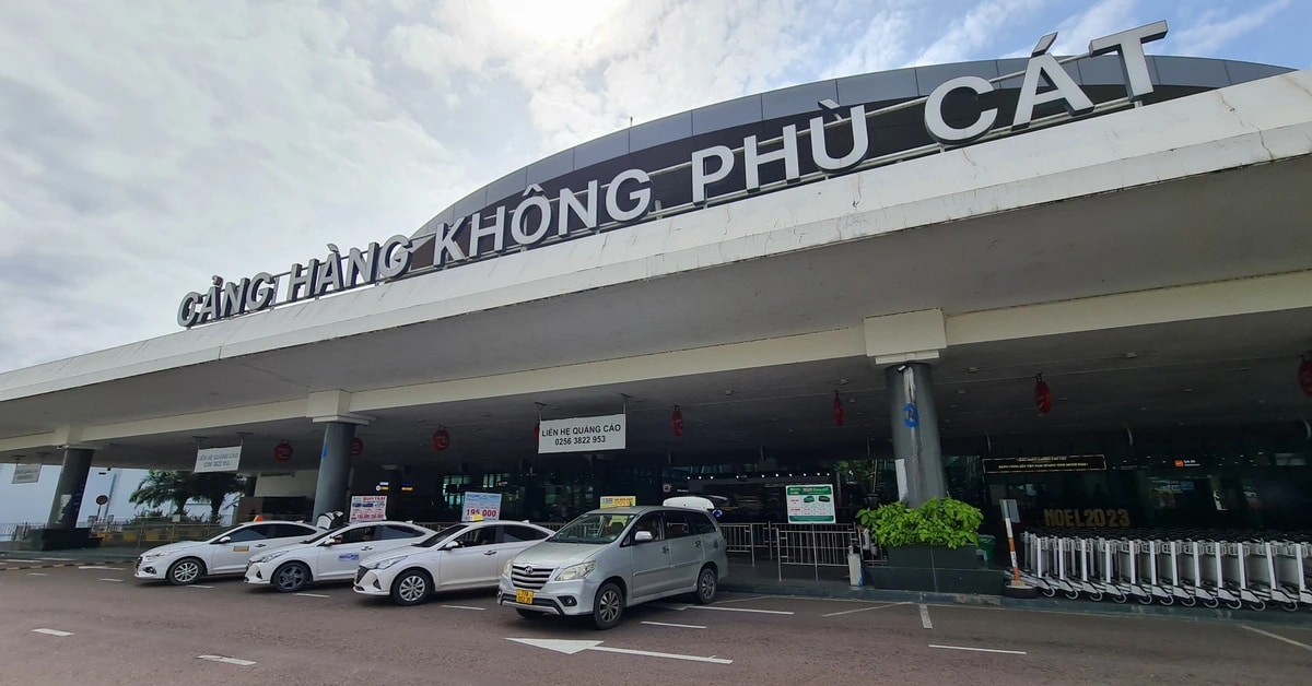 Cổng chính cảng hàng không Phù Cát